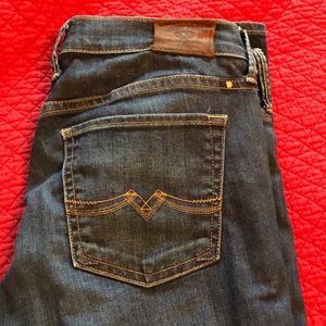 Women’s Lucky. Brand Sweet ‘N Straight jeans 8/29